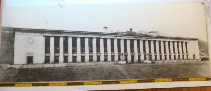 [Alumni Hall]